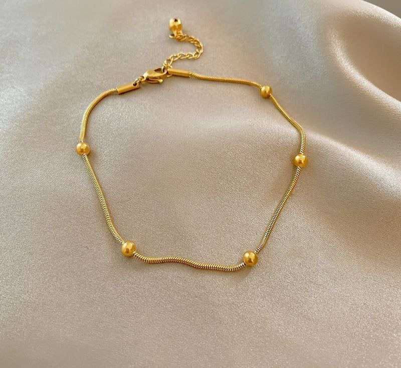 Minimalist Gold Satellite Chain Payel