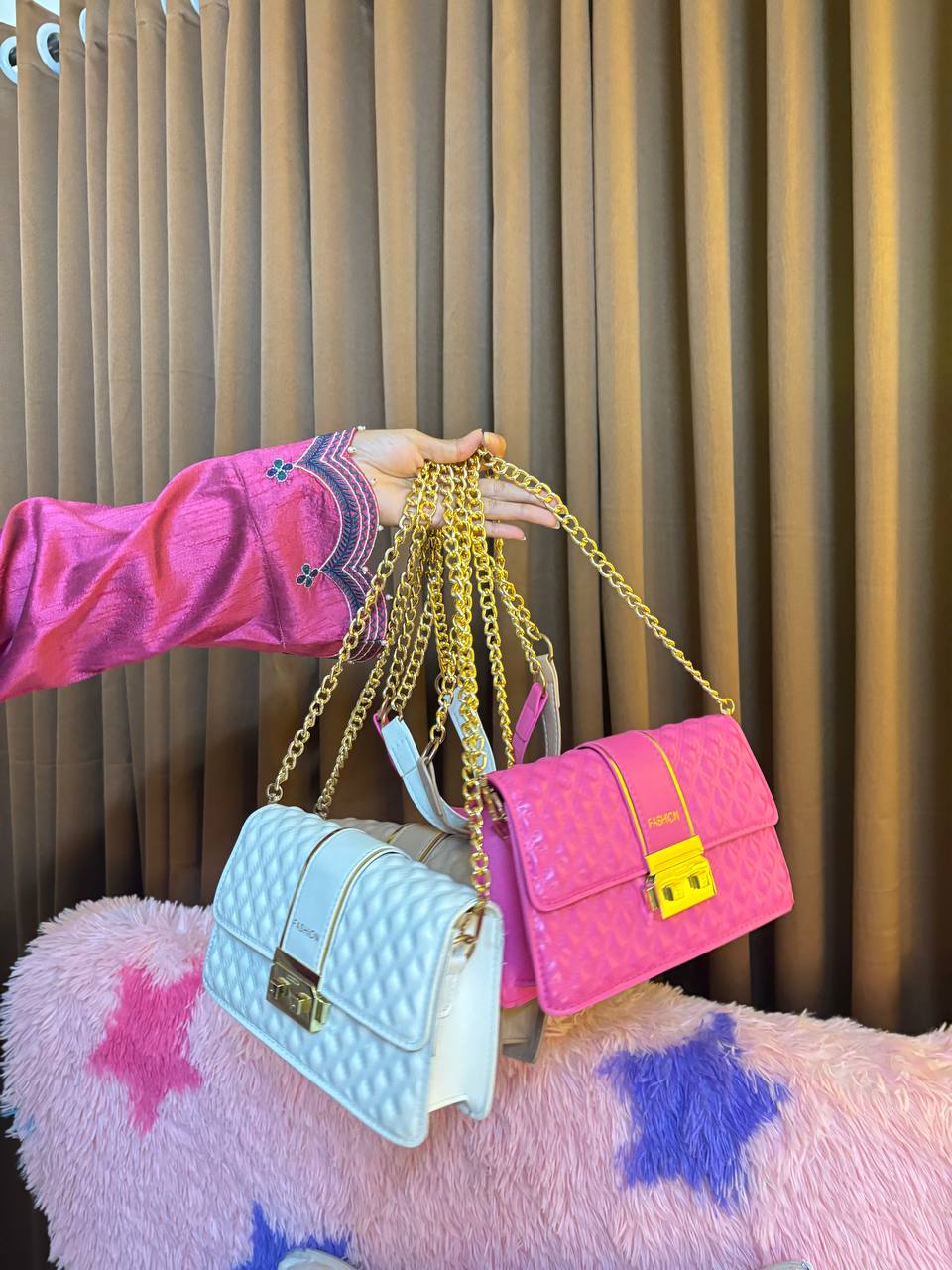 Elegant Curve Hand Bag – A Great Blend of Style and Necessity