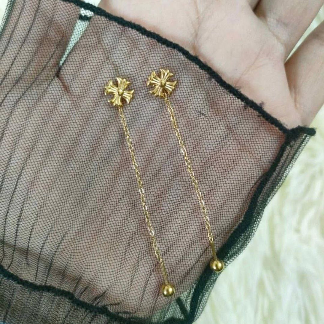 Sui suta earrings