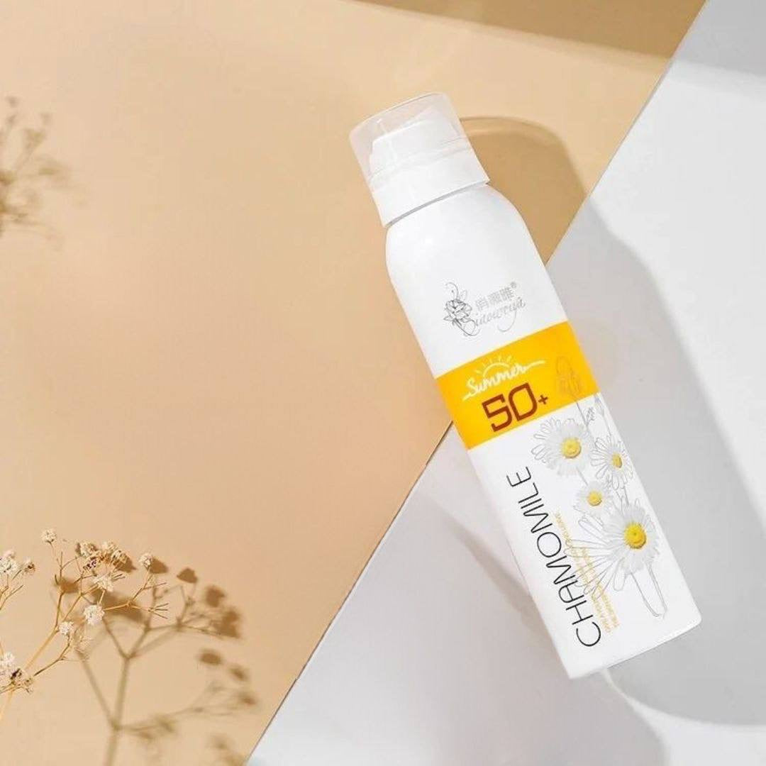 CHAMOMILE Essence Shoothing Moisturizing Isolating And Protecting Sunscreen Spray SPF 50+


Provides broad-spectrum protection against UVA and UVB rays with SPF 50+.
Contains chamomile extract for skin brightening and evening skin tone.
Lightw
