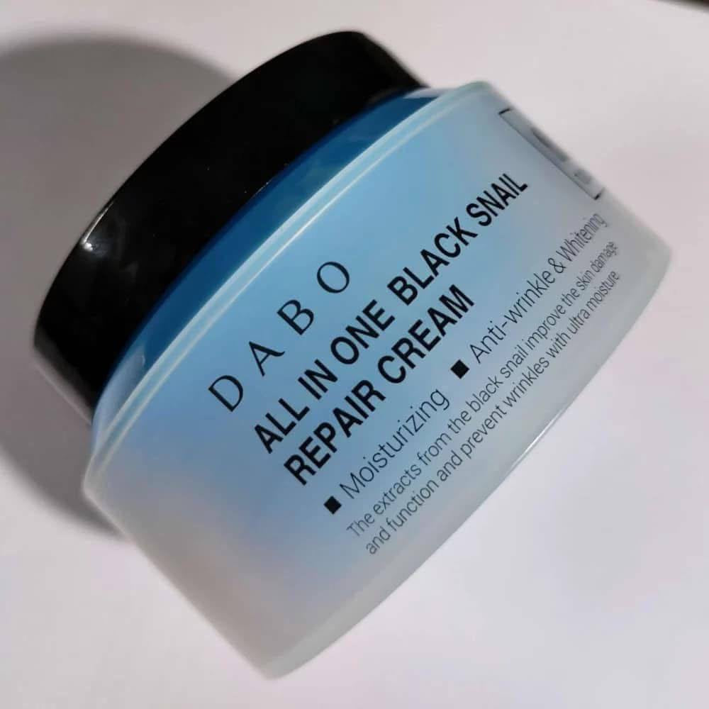 🔥🔥𝐃𝐚𝐛𝐨 𝐀𝐥𝐥 𝐈𝐧 𝐎𝐧𝐞 𝐁𝐥𝐚𝐜𝐤 𝐒𝐧𝐚𝐢𝐥 𝐂𝐫𝐞𝐚𝐦 🔥

Net Weight: 100mg 
Made in korea