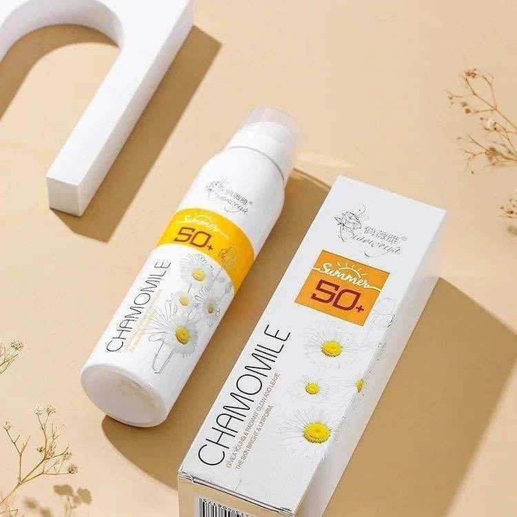 CHAMOMILE Essence Shoothing Moisturizing Isolating And Protecting Sunscreen Spray SPF 50+


Provides broad-spectrum protection against UVA and UVB rays with SPF 50+.
Contains chamomile extract for skin brightening and evening skin tone.
Lightw