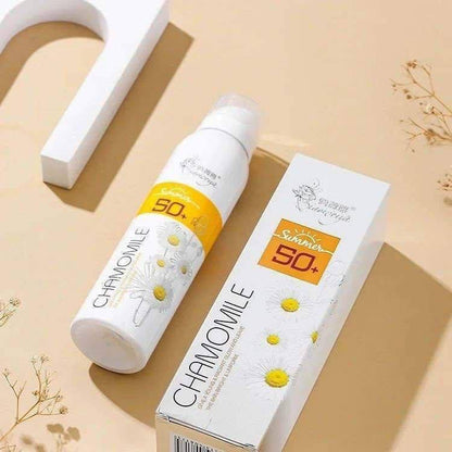 CHAMOMILE Essence Shoothing Moisturizing Isolating And Protecting Sunscreen Spray SPF 50+


Provides broad-spectrum protection against UVA and UVB rays with SPF 50+.
Contains chamomile extract for skin brightening and evening skin tone.
Lightw