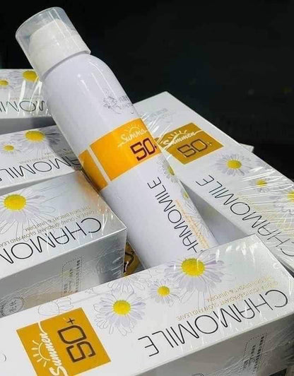 CHAMOMILE Essence Shoothing Moisturizing Isolating And Protecting Sunscreen Spray SPF 50+


Provides broad-spectrum protection against UVA and UVB rays with SPF 50+.
Contains chamomile extract for skin brightening and evening skin tone.
Lightw