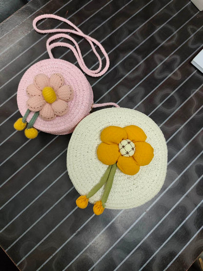   
Casual handmade woven straw Bag