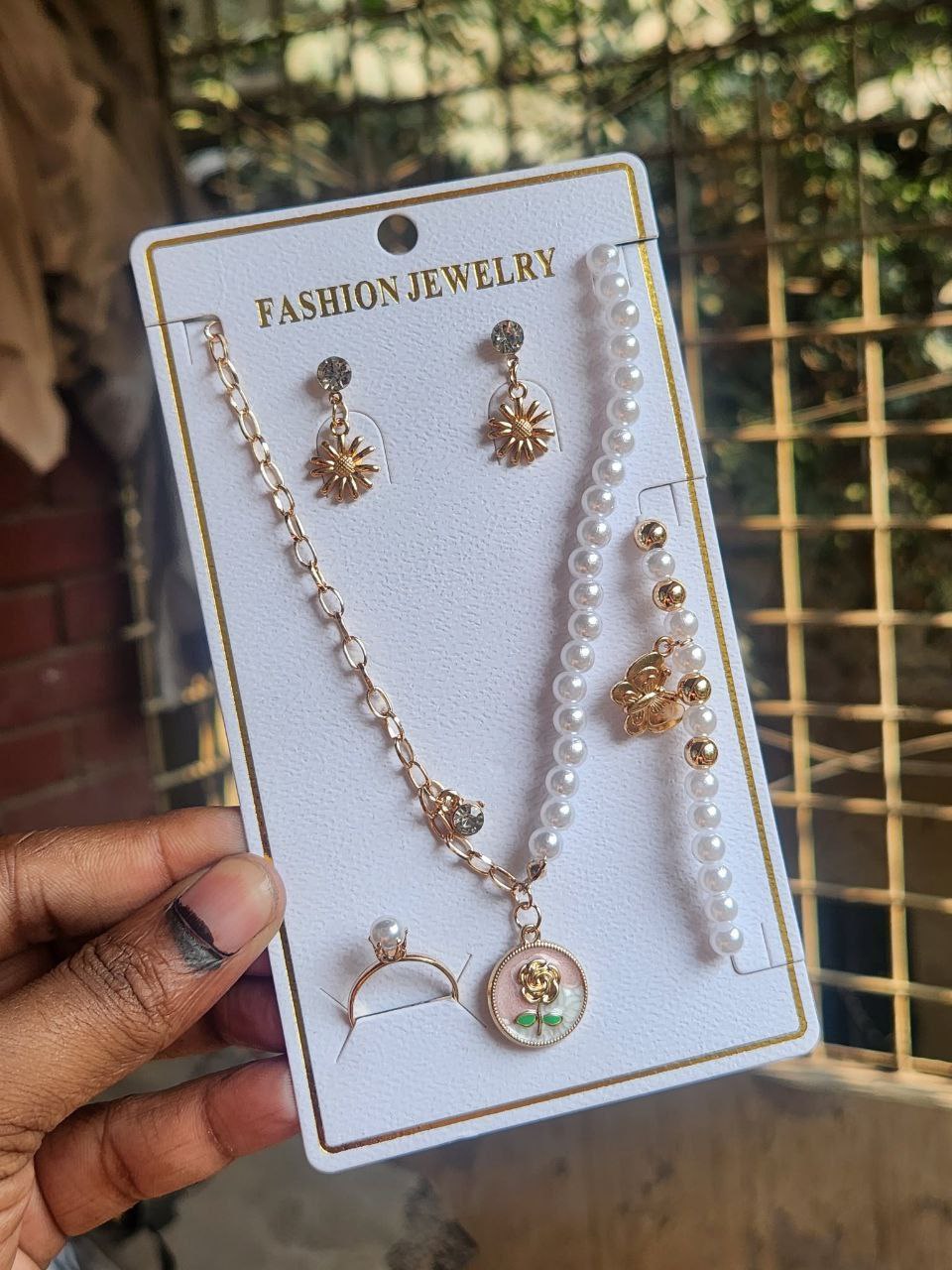 Pendent set