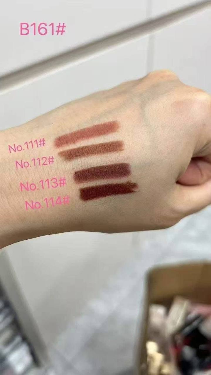 Beauty glazed lip liner 💋

1 to 18 All shade available in Stcok 

Texture টা এত ভালো। Smoothie finish দিবে।রিসেনেবল বাজেটে এর চাইতে ভাল মানের জেল লিপলাইনার  হয়ত কোথাও পাবেন না।
