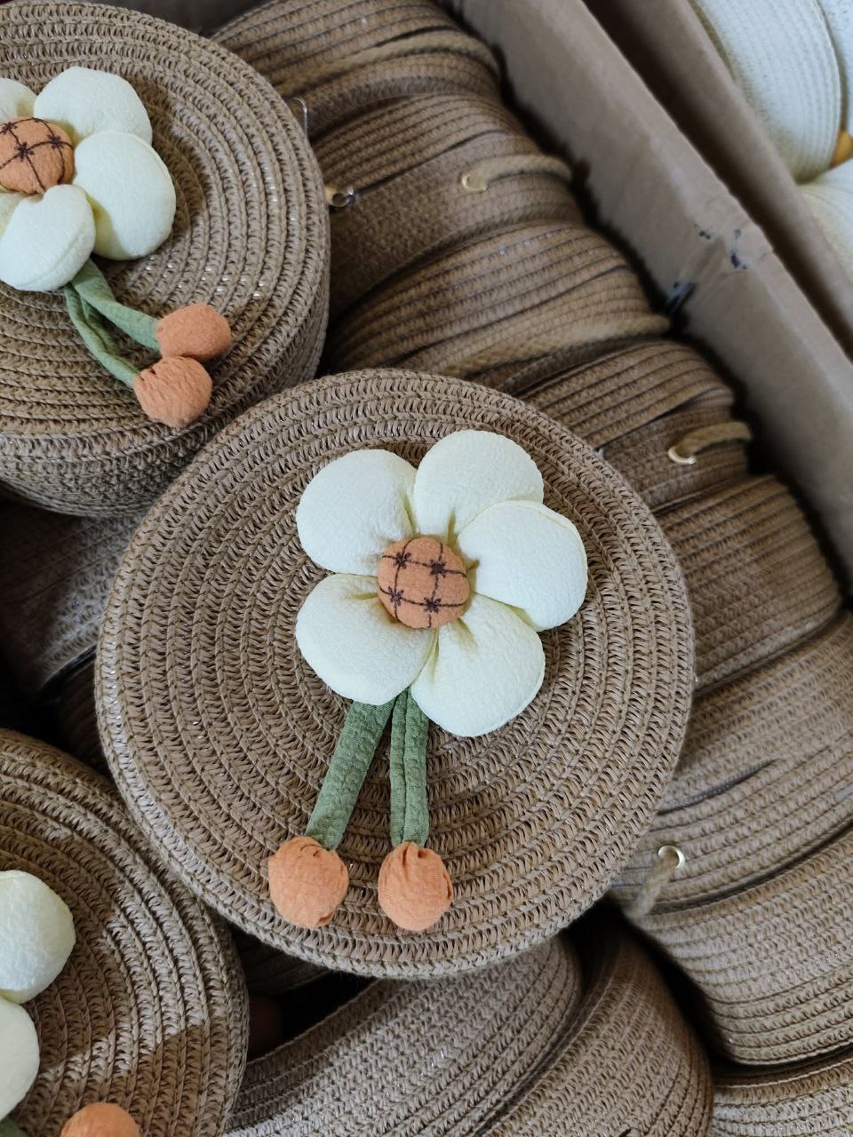   
Casual handmade woven straw Bag