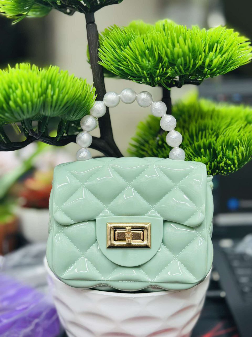 Bagbin Designer sling bag and Handbags baby girls | Purse Small Pearl Handbags Kids Jelly Purse Bag With Chains 
Jelly bag