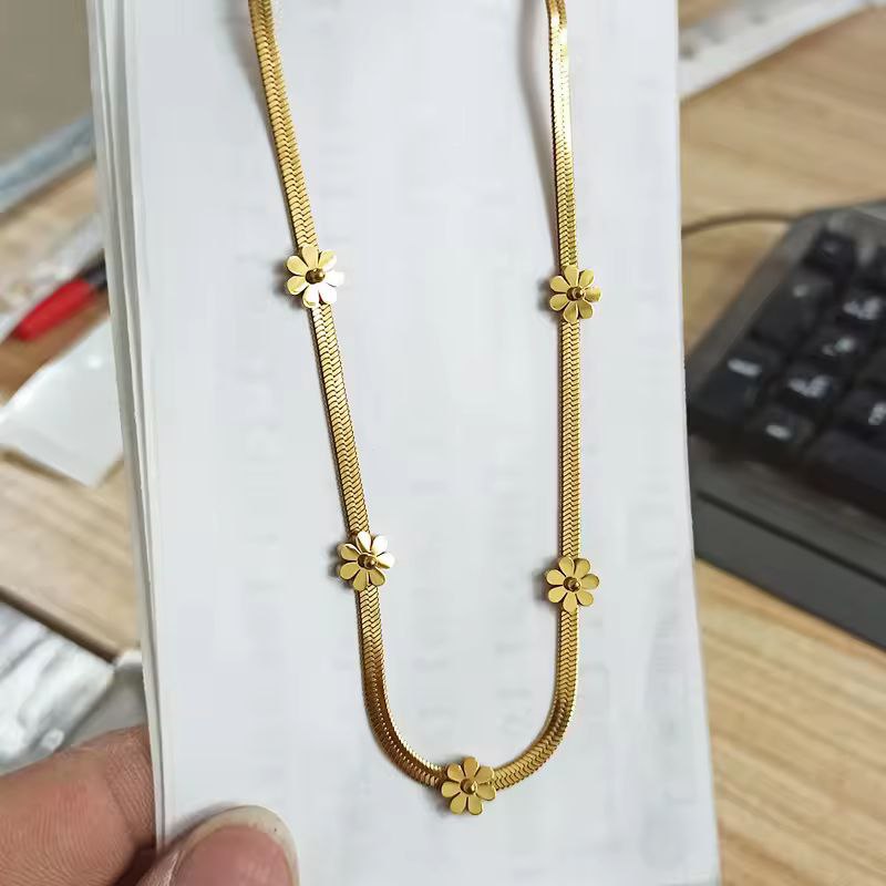 Premium Stainless Steel Daisy Flower Snake Chain Jewelry Set - Gold Edition