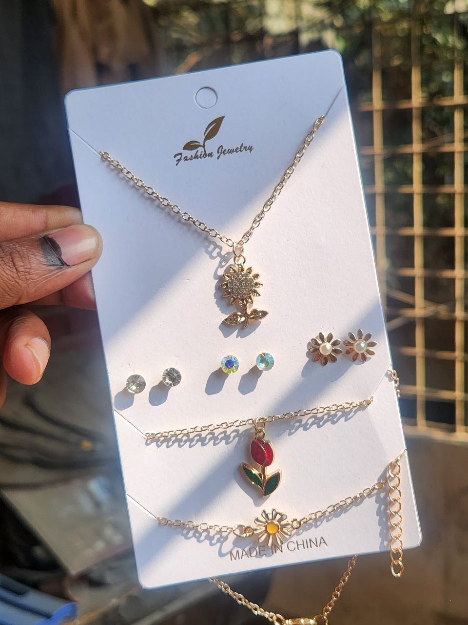 Pendent set