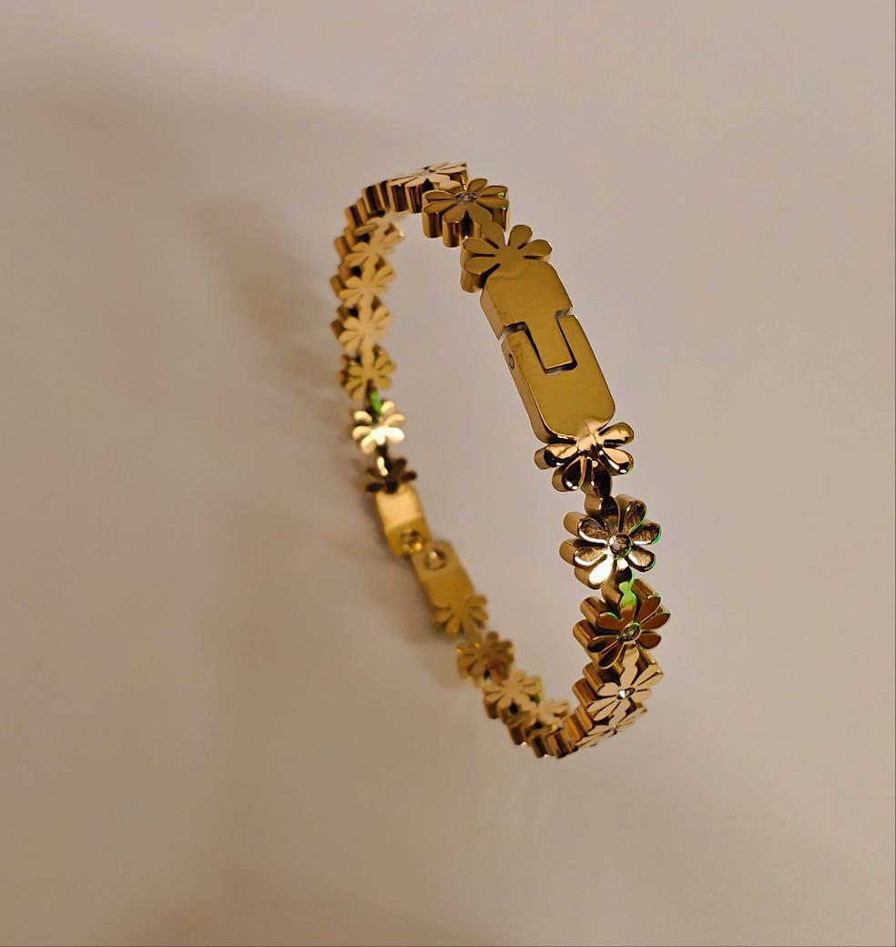 Elegant Golden Daisy Floral Bracelet 22K Gold Plated