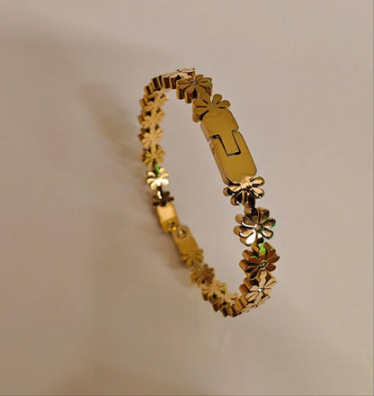 Elegant Golden Daisy Floral Bracelet 22K Gold Plated