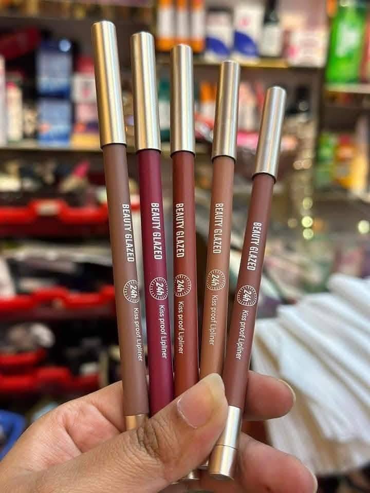 Beauty glazed lip liner 💋

1 to 18 All shade available in Stcok 

Texture টা এত ভালো। Smoothie finish দিবে।রিসেনেবল বাজেটে এর চাইতে ভাল মানের জেল লিপলাইনার  হয়ত কোথাও পাবেন না।