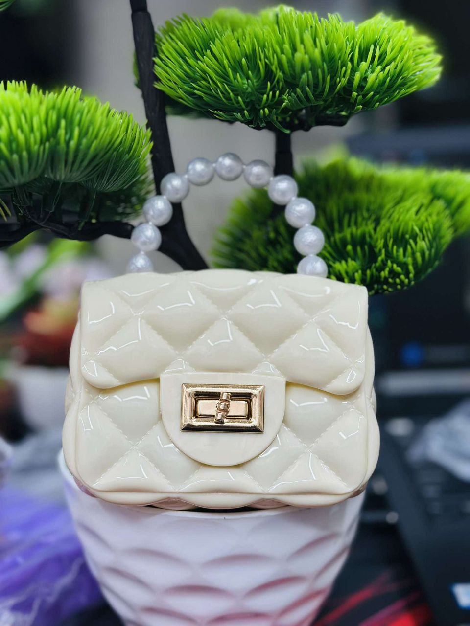 Bagbin Designer sling bag and Handbags baby girls | Purse Small Pearl Handbags Kids Jelly Purse Bag With Chains 
Jelly bag