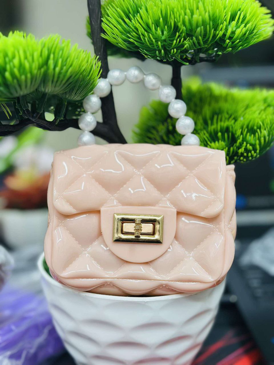 Bagbin Designer sling bag and Handbags baby girls | Purse Small Pearl Handbags Kids Jelly Purse Bag With Chains 
Jelly bag