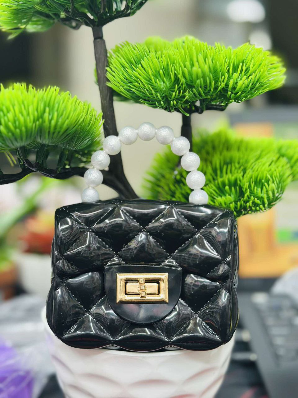 Bagbin Designer sling bag and Handbags baby girls | Purse Small Pearl Handbags Kids Jelly Purse Bag With Chains 
Jelly bag