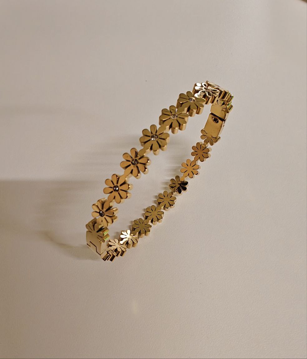 Elegant Golden Daisy Floral Bracelet 22K Gold Plated