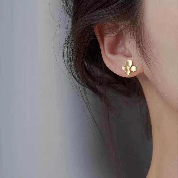high-end golden flower earrings